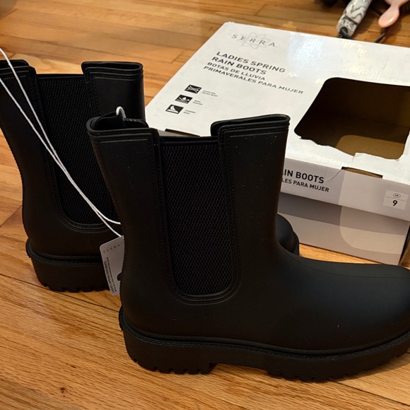 Serra Black Ankle Rain Boots - Picture 2 of 5